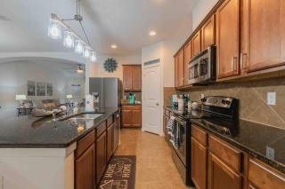 Spacious Family Home Near Seaworld and LAFB - San Antonio - 7