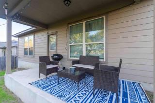 Spacious Family Home Near Seaworld and LAFB - San Antonio - 4