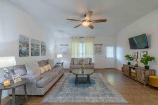 Spacious Family Home Near Seaworld and LAFB - San Antonio - 3
