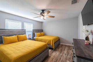 Spacious Family Home Near Seaworld and LAFB - San Antonio - 2