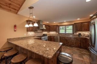 Beary Fine 6 bed 5 bath luxury home w indoor pool - Swanton - 1