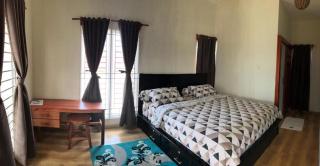 Oseda Nias Surf House - 8
