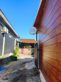 Justin Guest House - Jimbaran - 1