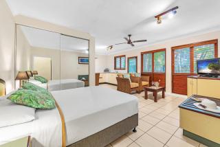 Bay Village Tropical Retreat & Apartments - Cairns - 8