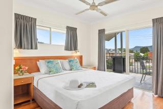 Bay Village Tropical Retreat & Apartments - Cairns - 3