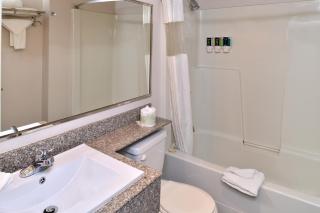 Canadas Best Value Inn Valemount - 1
