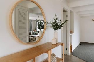 Modern Home overlooking River - Howrah - 4