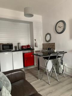 Bedsit Pembroke West Wales. - Pembrokeshire - 3