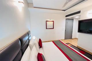 Qotel Hotel AT Residency Kaushambi Anand Vihar - 2