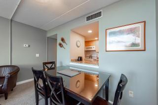 502F Three Bedroom Two Bath - Oakland - 2
