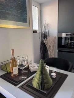 Only2Suites - Athens - 1