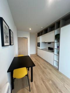 London Luxury Heathrow AIRPORTApartments Terminal at 12345 PARKING ON SITE - 9