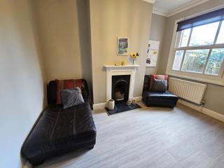 Knighton Villa - Leicester - 4