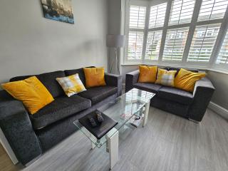 Knighton Villa - Leicester - 7