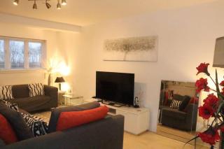 Skyline Haven - Modern 2BR Free Parking & 4kTV - Londra - 9