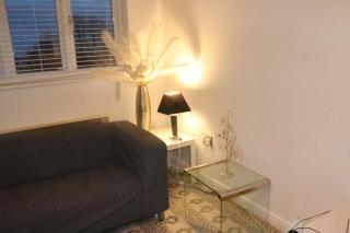 Skyline Haven - Modern 2BR Free Parking & 4kTV - Londra - 3