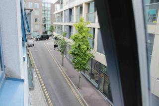 6 bedroom in a 3 apartment building complex, great for large group bookings, central London location - 3
