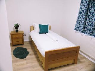 5 bedroom property - Sidcup - 3