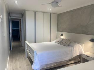 4 Suítes - vista para o mar com praia privativa no Guarujá - Guarujá - 8
