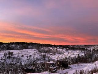 sea, lake and hill view - TheHumanBirdHouseRetreat - Søndeled - 2