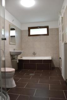 Haus Im Zentrum L mit 2 Schlafzimmer und garten - Szombathely - 1