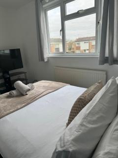 Spacious Comfortable 4 Bedroom House - 8