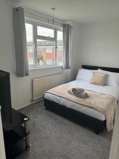 Spacious Comfortable 4 Bedroom House - Aylesbury - 9