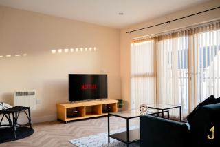 'Nomadic Nest' 2-Bed Executive Coach House + Free Parking! - 2