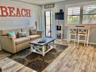 Gorgeous Beach view balcony with heated pool - St Pete Beach - 0