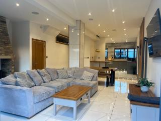 Broadway Beach Home with Hot tub - Herne Bay - 2