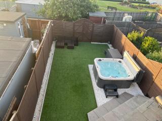 Broadway Beach Home with Hot tub - 2