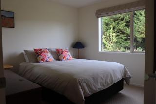 Jennifer's Cottage - - 8