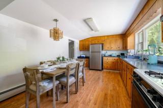 Trail-side Haven Retreat! Pet friendly - North Haven - 2