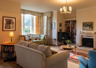 Wendover House XL Luxury Country Home near Silverstone, with Beautiful Gardens, Pool & Sauna - 6