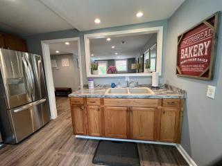 Beautifully Acquainted Home. Close to DT GSO! - Greensboro - 3