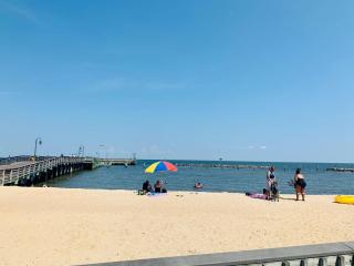 Huge Beach Bungalow- Yard, Beach Pass, King Beds - North Beach - 4