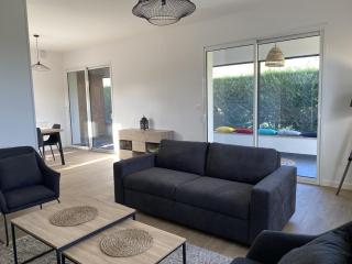 Pavillon rénové avec jardin arboré, proche centre-ville, véranda, parking, wifi, idéal familles - FR-1-489-417 - Broût-Vernet - 3