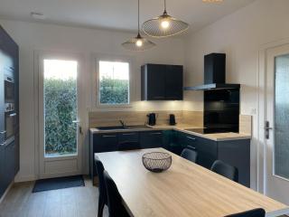 Pavillon rénové avec jardin arboré, proche centre-ville, véranda, parking, wifi, idéal familles - FR-1-489-417 - Broût-Vernet - 1