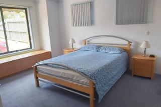 Cheerful 3 Bedroom House with cozy wood fire. - Inverloch - 1