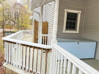 LakePath Beach House - XL hot tub, walk to beach - Coloma - 6