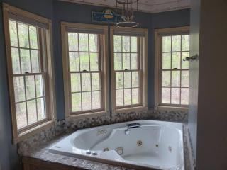 LakePath Beach House - XL hot tub, walk to beach - Coloma - 4