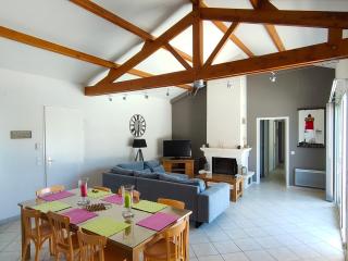 Maison avec Piscine Privée, Jardin Clos et Parking proche Plage et Forêt à Saint Jean de Monts - FR-1-323-468 - Saint-Jean-de-Monts - 2