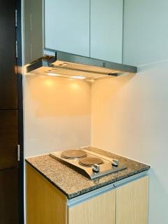 Thompson Suites Queen Room, One Uptown Residences, XBOX & Netflix - Manila - 4