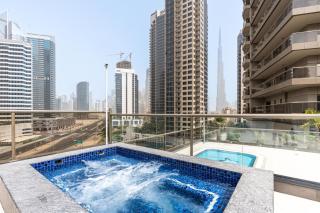 Modern Downtown Dubai Studio, Burj View from Pool - Dubai - 2