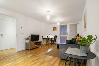 Modern apartment in West London - Brentford - 9