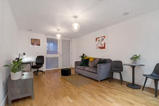 Modern apartment in West London - Brentford - 8