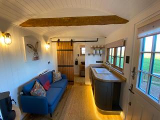 Luxury Shepherd Hut - Kelham - 6