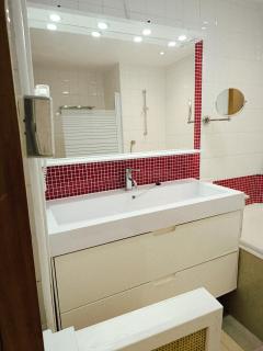 Liège centre 13 Quai Godefroid Kurth POUR 2 PERS à 25 min gare Guillemins - 1