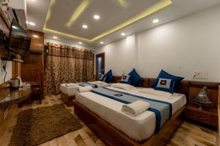 Hotel Akbar At Dal Lake Ghat Number 1 - Srinagar - 1