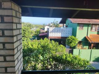 Casa simples e bem localizada, aceita cachorros - Florianópolis - 1